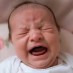 Новорожденные плачут без слез